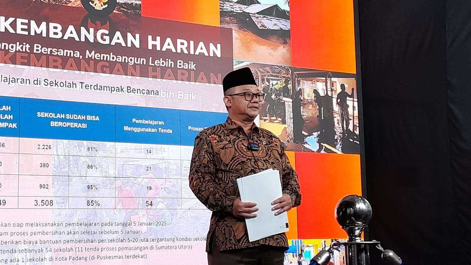 Pemerintah Salurkan Rp32,9 Miliar Bantuan untuk 16.467 Guru Terdampak Bencana