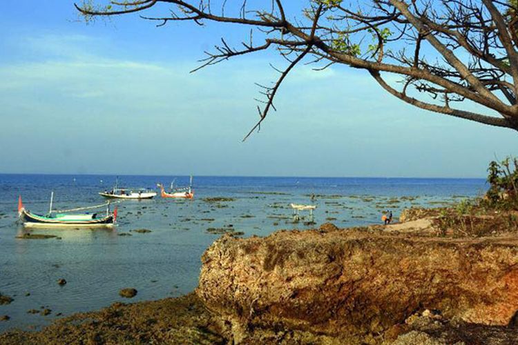 Berburu Udara Segar di Gili Iyang Madura