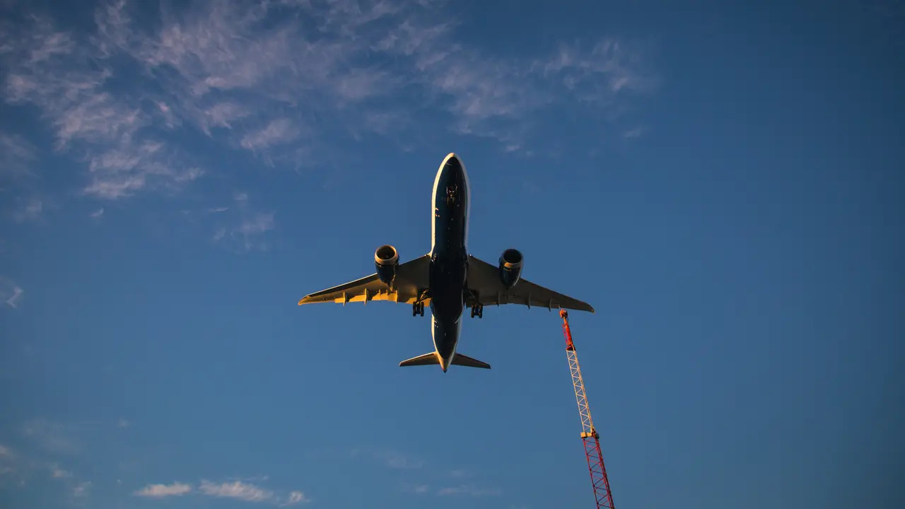 Pilot Menghentikan Pesawat Usai Mengkonsumsi Magic Mushroom