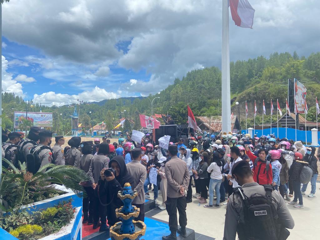 Gaji 6 Bulan Tak Kunjung Dibayar, Satpol PP dan Damkar Mamasa Unjuk Rasa