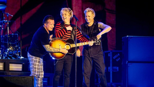 Green Day Kembali â€˜Berpolitikâ€™ Lewat Lagu Baru Mereka