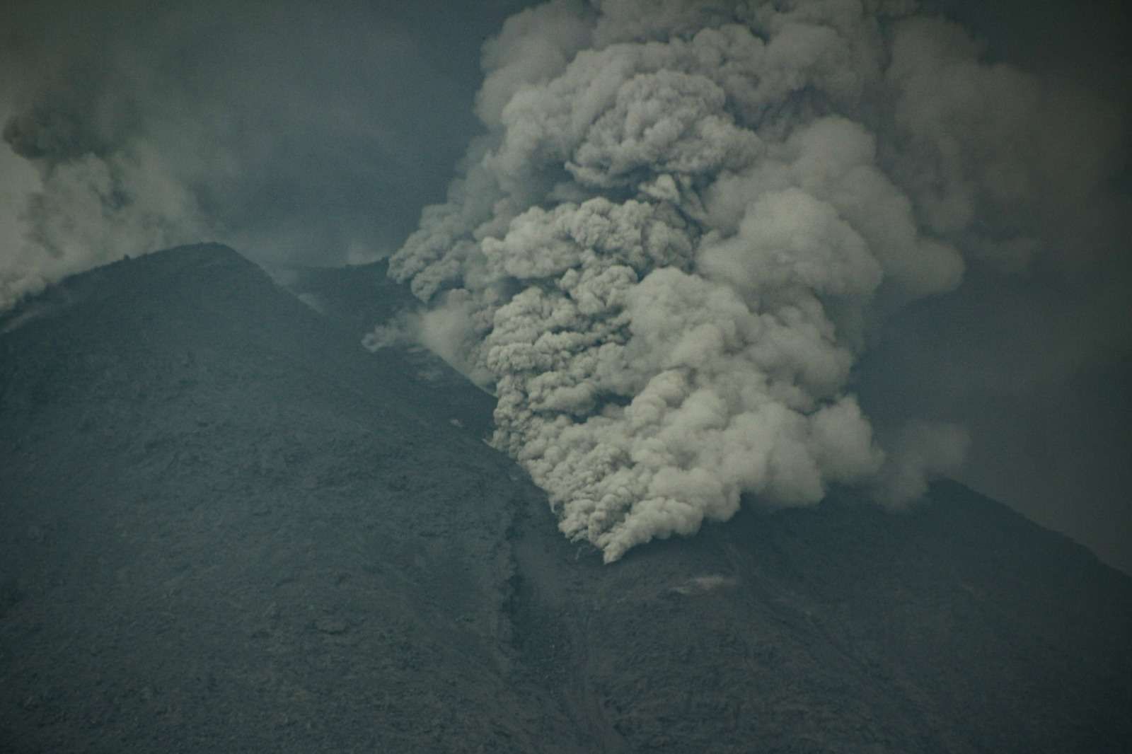 Gunung Lewotobi Laki-laki Flores Timur Kembali Erupsi
