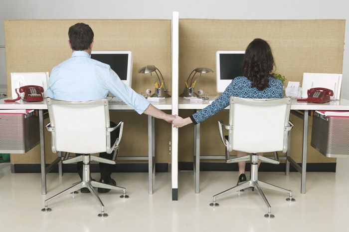Mengapa Banyak Orang Berselingkuh dengan Teman Kerja? Inilah 6 Alasannya