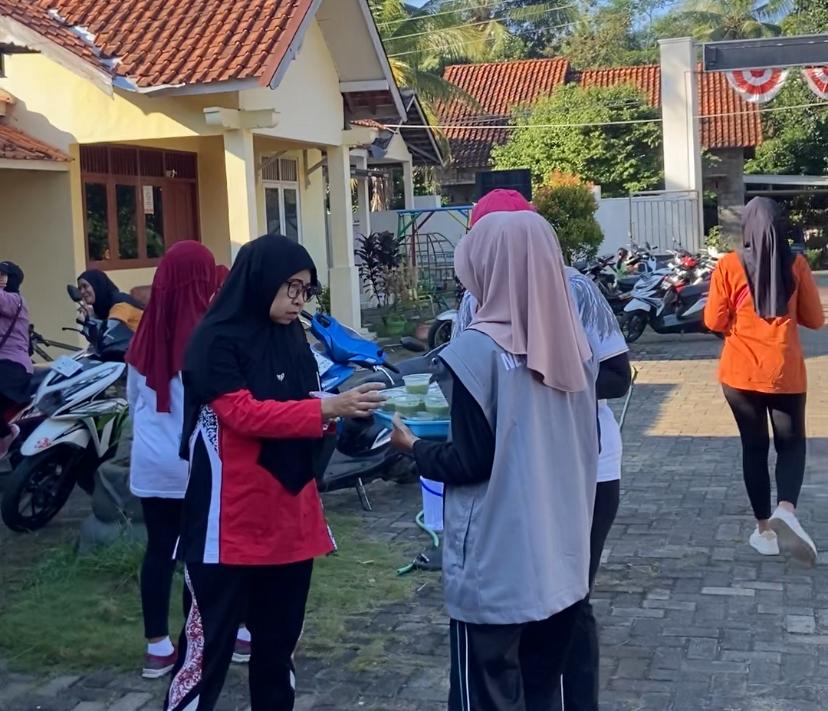 Cegah Stunting, Mahasiswa KKN UIN Walisongo Adakan Sosialisasi Puding Daun Kelor