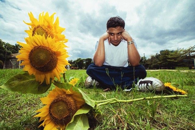 5 Makna Mendalam di Balik Lagu "Gala Bunga Matahari" oleh Sal Priadi