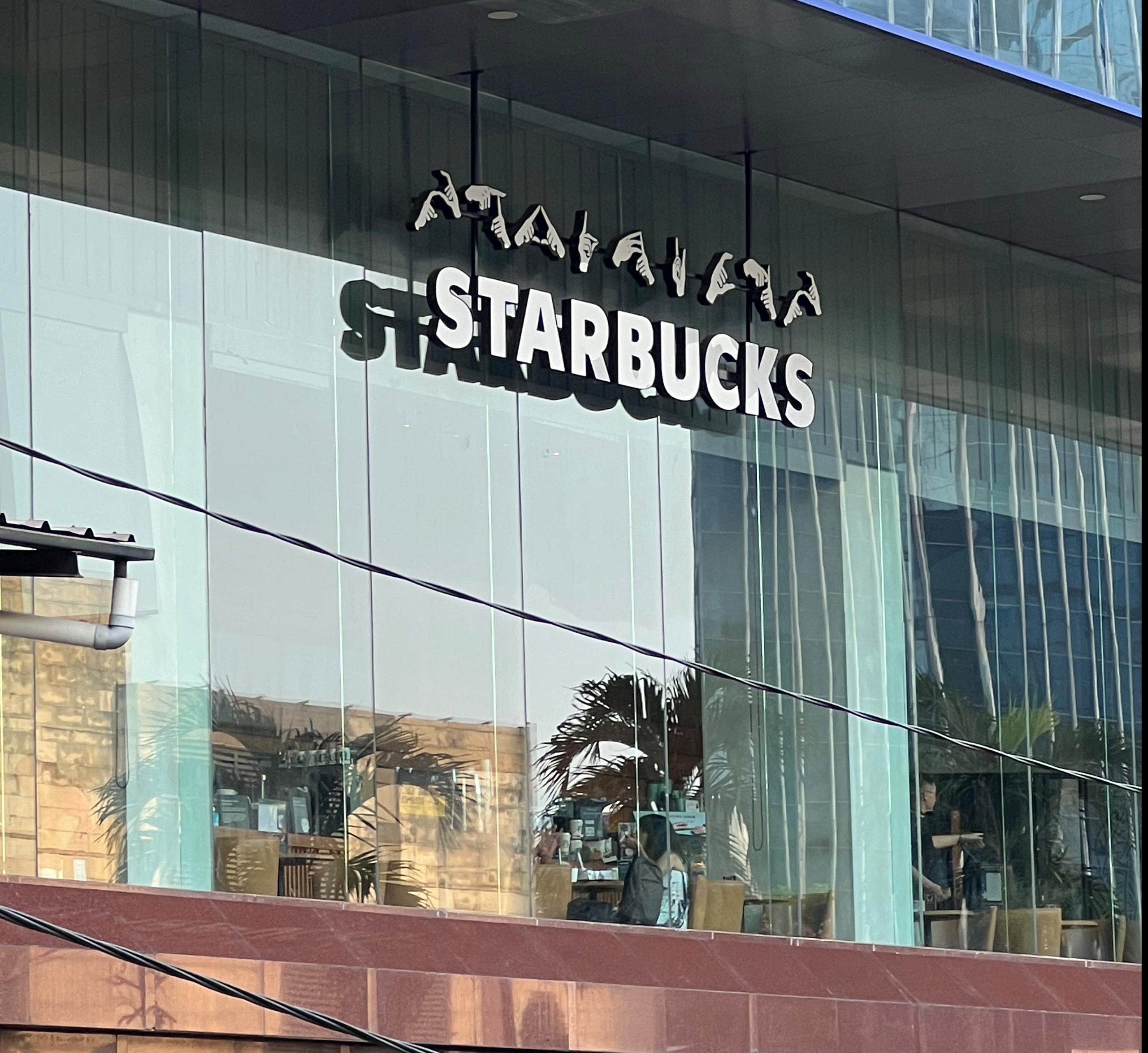 Starbucks Thamrin: Gerai Kopi dengan Barista Tunarungu, Sebuah Langkah Inklusi yang Inspiratif