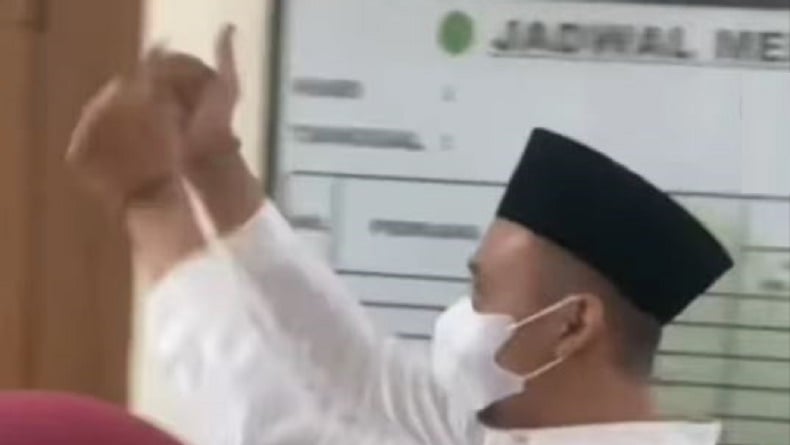 Bos Agen Travel Berjoget Tidak Tau Malu! Netizen Indonesia Iri Pada Pelaku Penipu Agen Travel Umroh Senilai 4,9 Miliar Rupiah