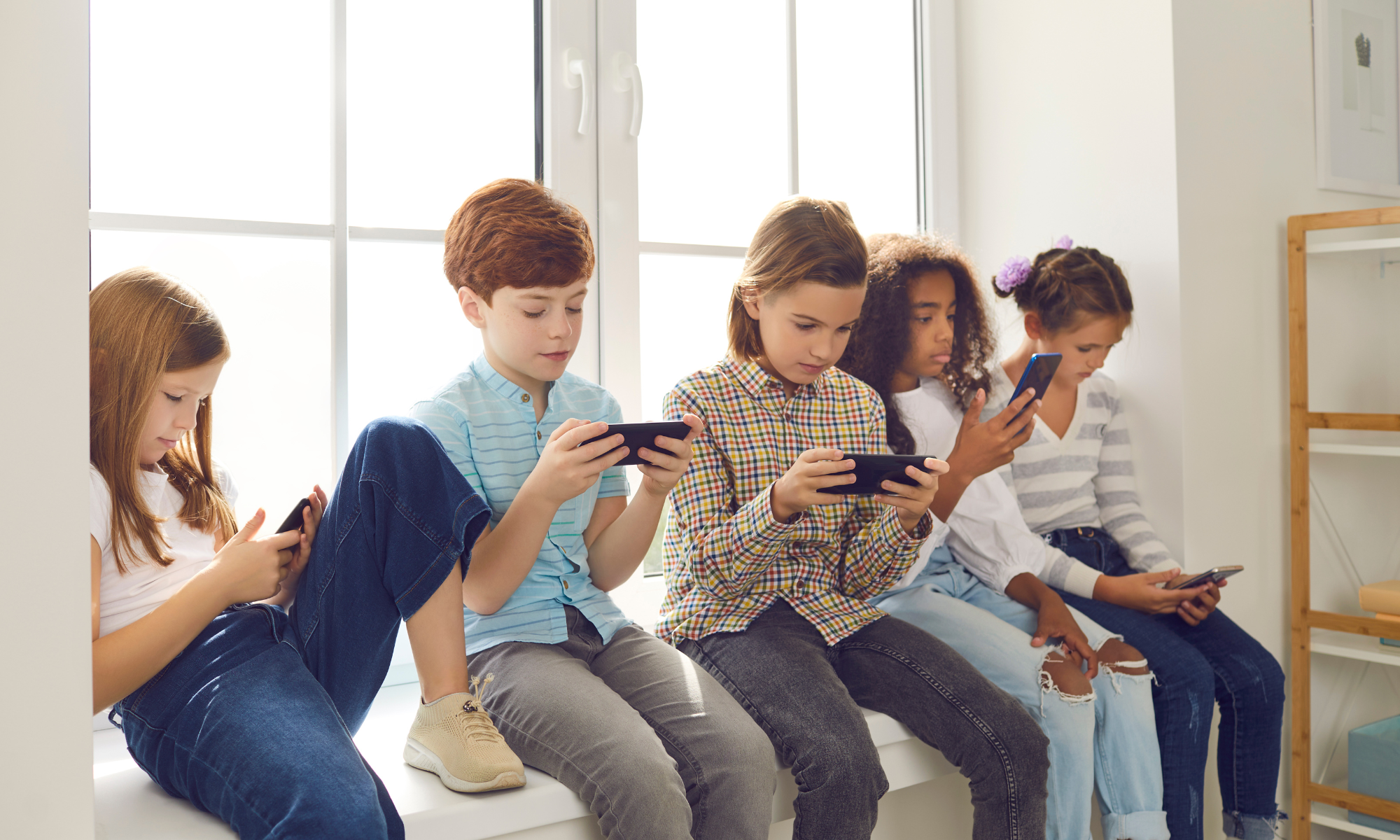 Kebiasaan Terlalu Lama Menggunakan HP Bisa Sebabkan Pusing, Ini Penjelasannya