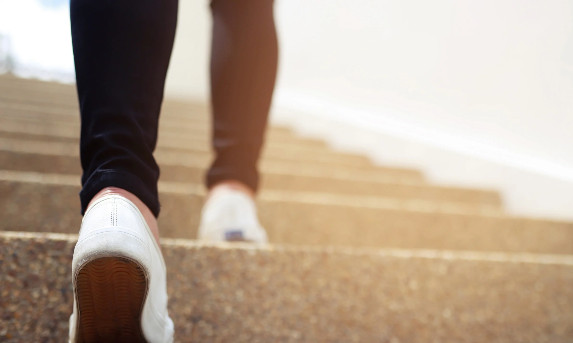 12 Manfaat Luar Biasa Jalan Kaki Rutin bagi Kesehatan Tubuh Foto