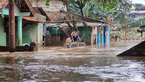 Jakarta Banjir Lagi! 34 RT Terendam, Air Mencapai 250 Cm â€“ Kapan Berakhir?