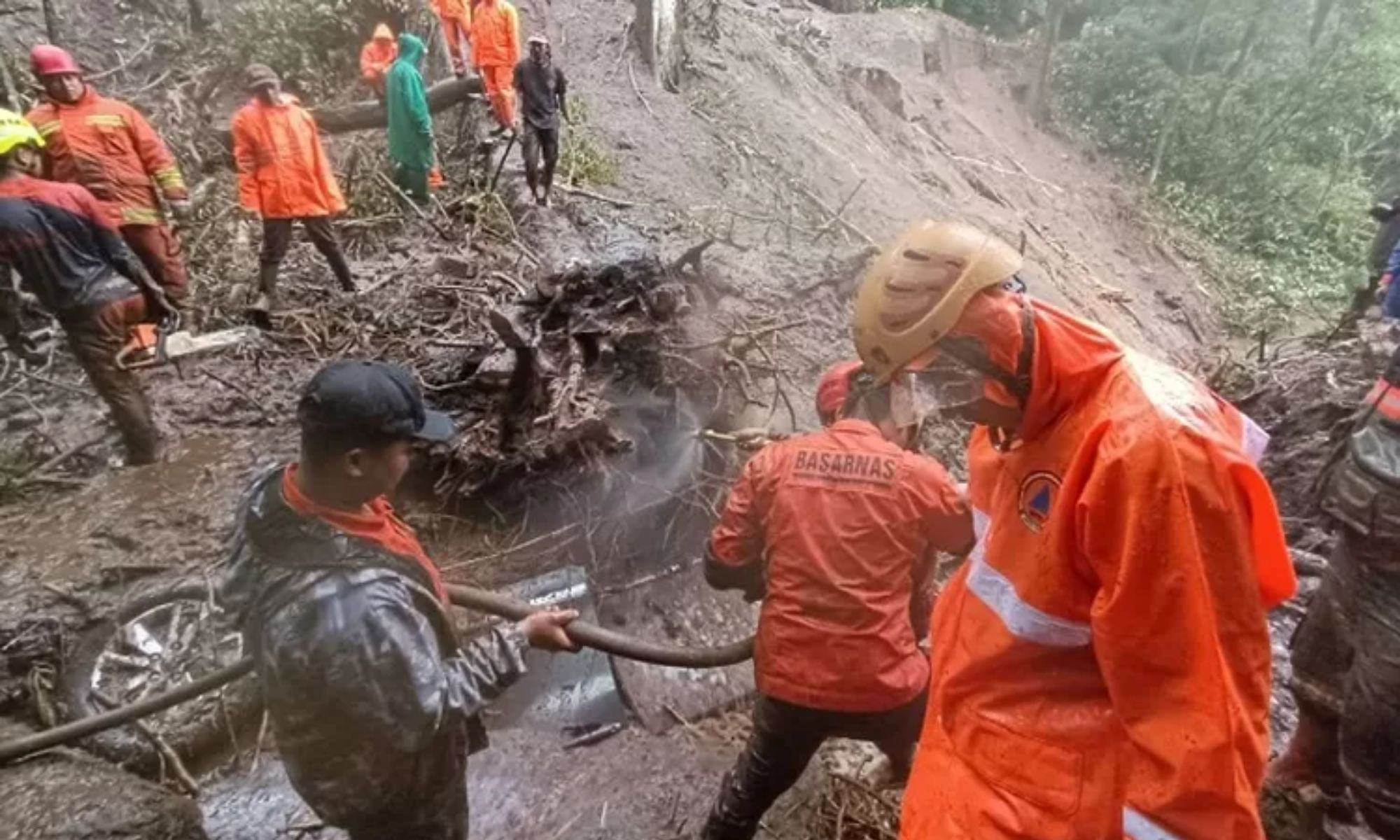 Tragedi Mudik Lebaran 2025: Longsor di Pacet-Cangar Renggut 10 Nyawa