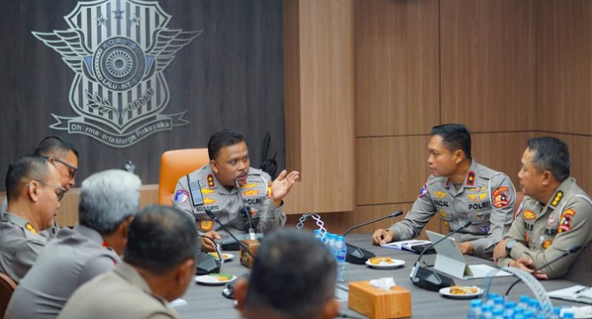 Polri Siapkan Pengawalan Maksimal untuk May Day 2025: Fokus pada Keamanan dan Kelancaran Aksi