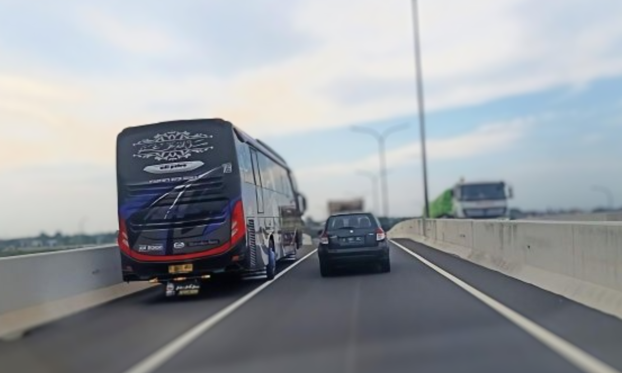 Sidak! 21 dari 46 Bus di Tol Jagorawi Langgar Aturan Operasional