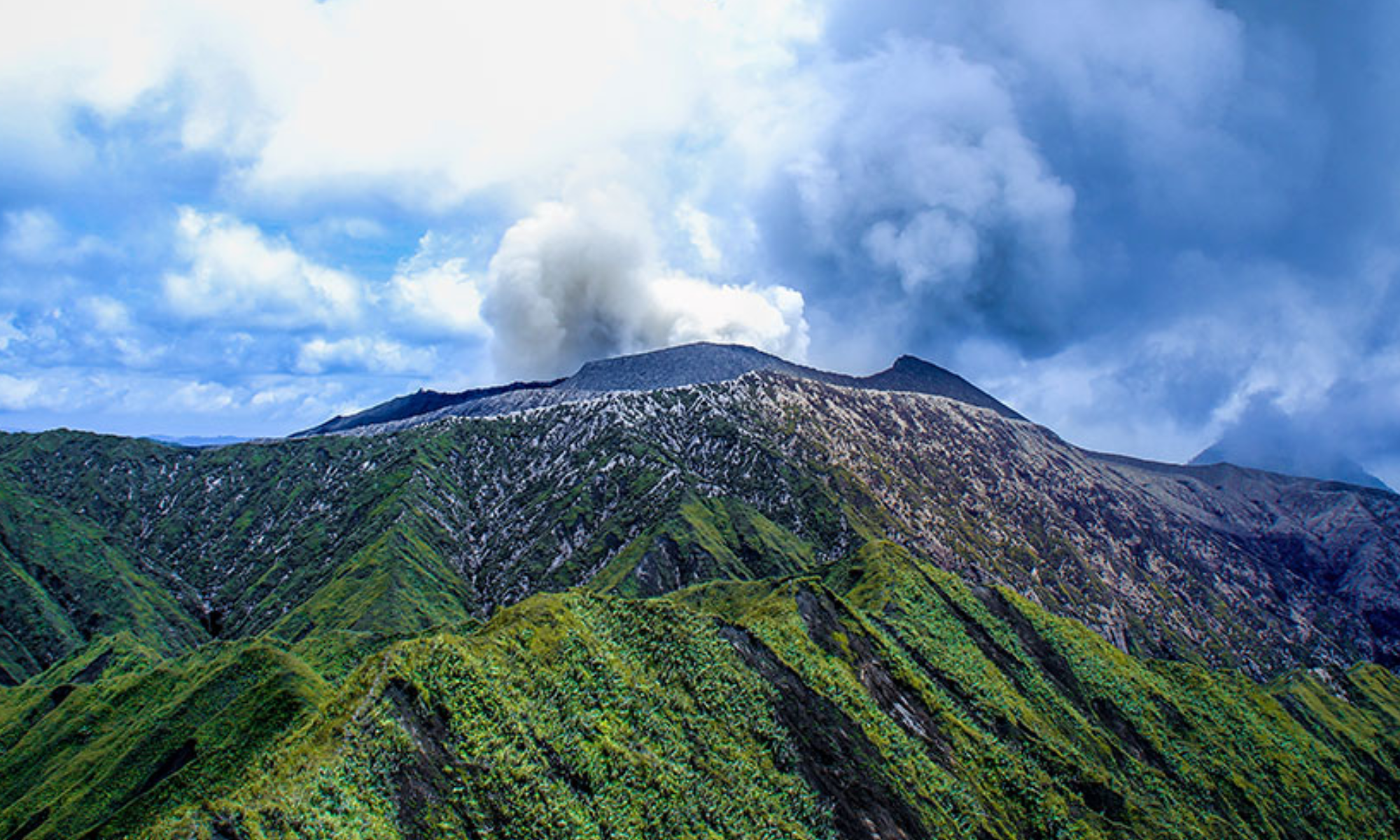 Gunung Dukono Meletus Dua Kali di Pagi Hari: Kolom Abu Mencapai 1.300 Meter, Warga Diimbau Waspada