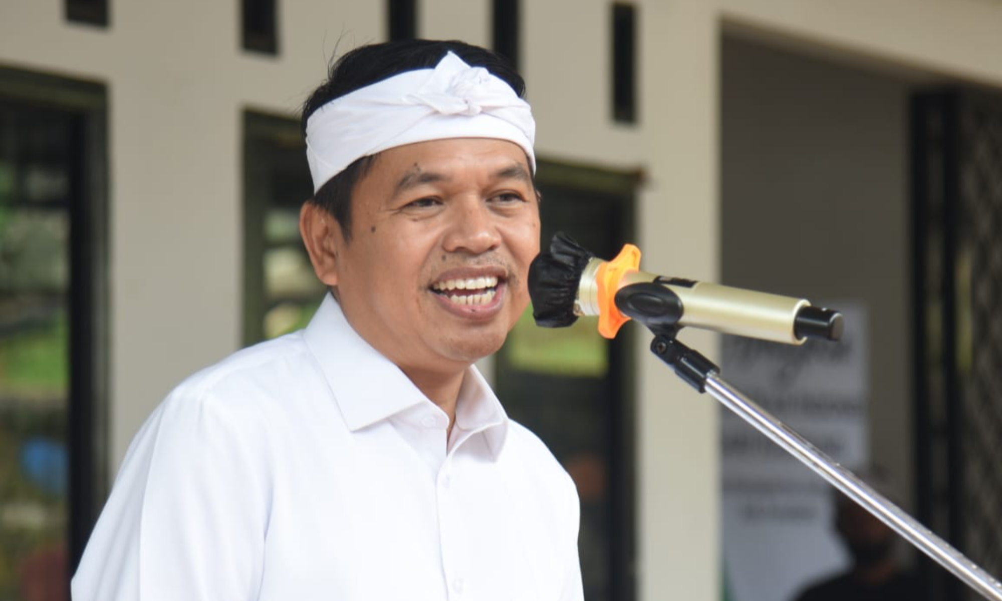 Dedi Mulyadi Bagikan Rp25 Juta kepada Siswa Lulusan Program Barak Militer: Hadiah atas Disiplin dan Tekad