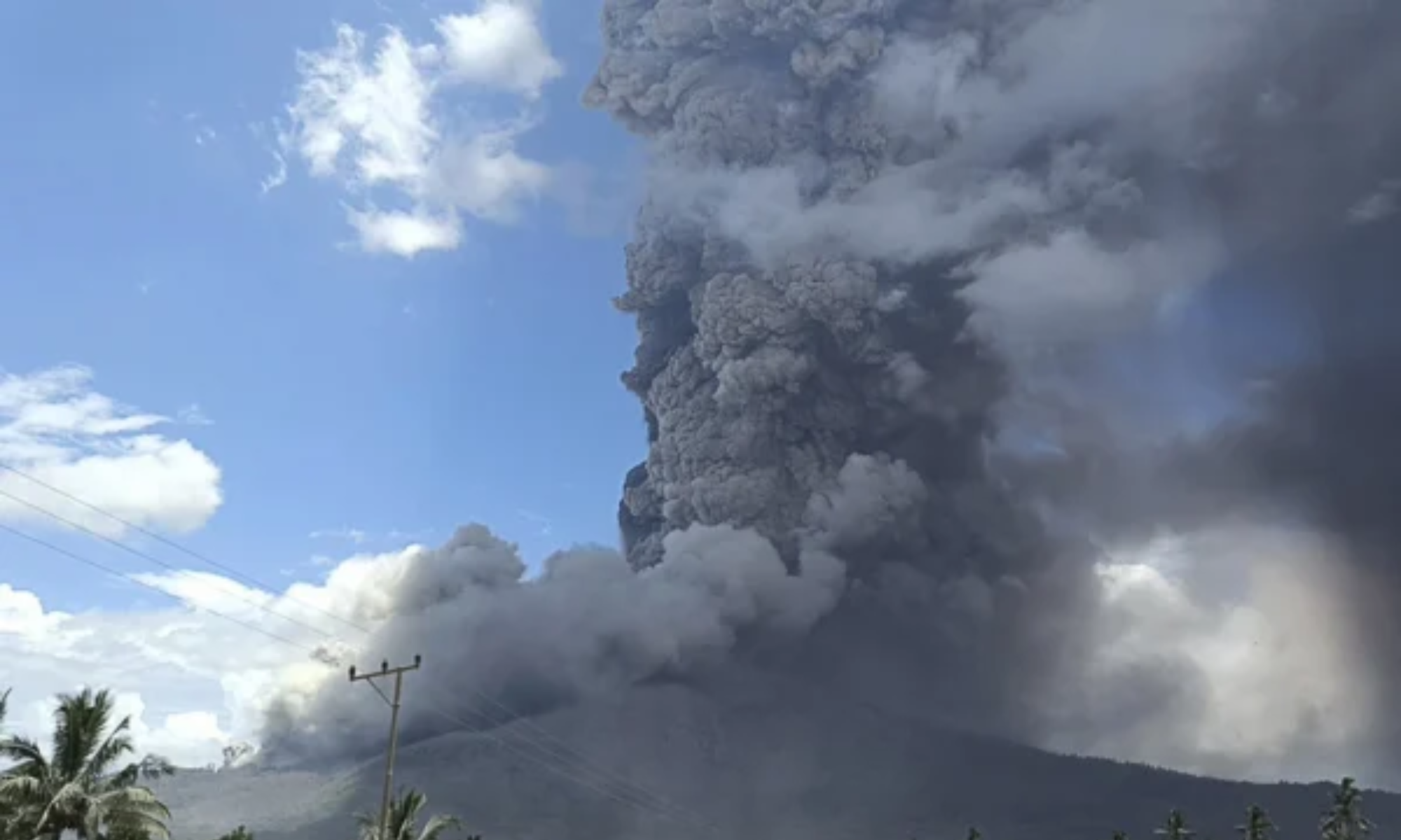 3 Bandara di NTT Ditutup, 30+ Penerbangan Terganggu Akibat Erupsi Gunung Lewotobi