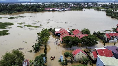 Banjir di NTB dan Respons Pemerintah Daerah: Warga Mengungsi, Infrastruktur Lumpuh