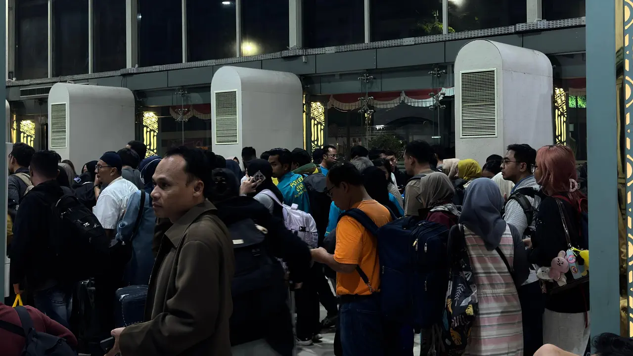 6 KA Batal Jalan! Anjloknya KA Argo Bromo Picu Kekacauan dan Antrean Refund di Senen
