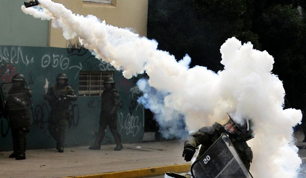 Bahaya Gas Air Mata bagi Kesehatan Tubuh Kita