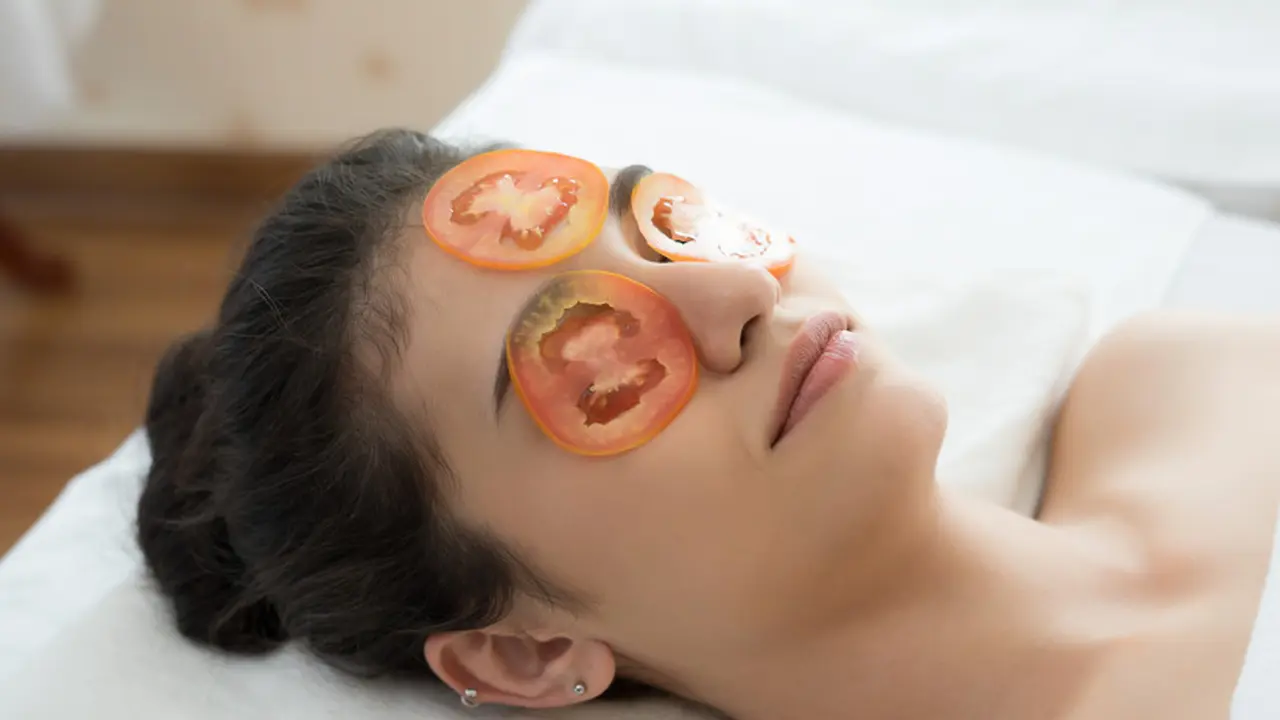 5 Manfaat Tomat untuk Wajah Berjerawat: Bukti Ilmiah, Cara Pakai, dan Tips Aman