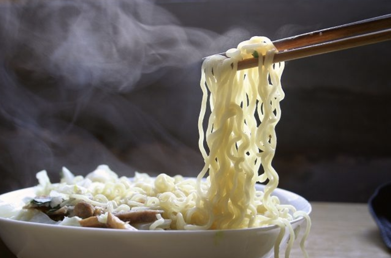 7 Fakta Mengejutkan Soal Mi Instan: Kasus Pestisida hingga Risiko Kesehatan