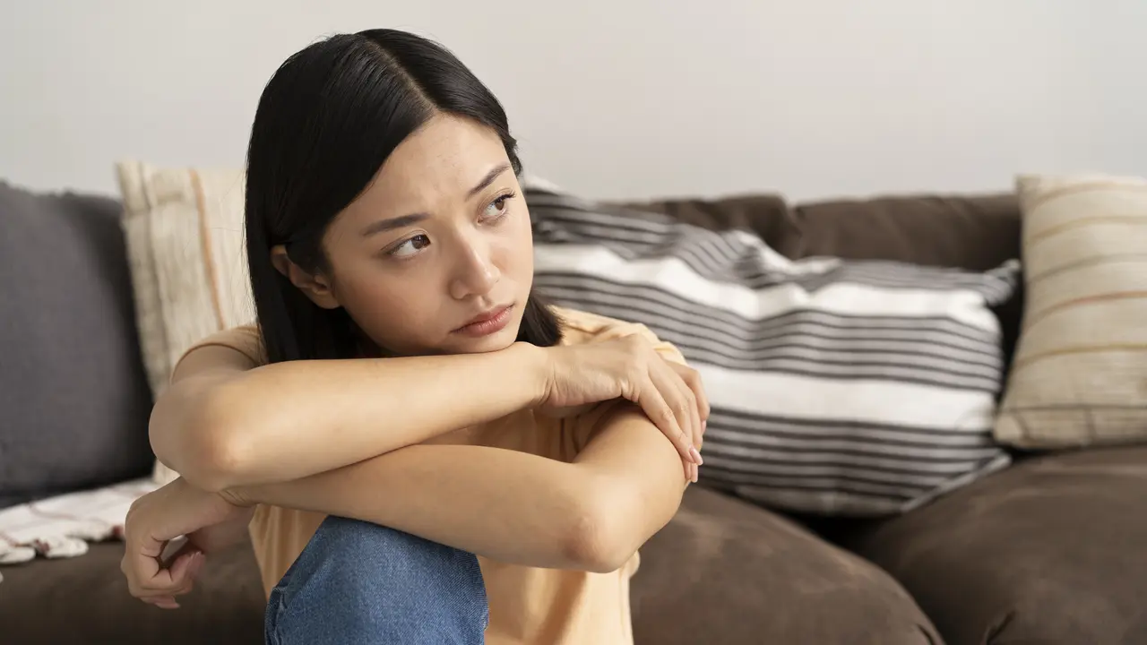 7 Dampak Mengejutkan dari Kebiasaan Bilang â€˜Nggak Apa-Apaâ€™ bagi Mental &amp; Fisik