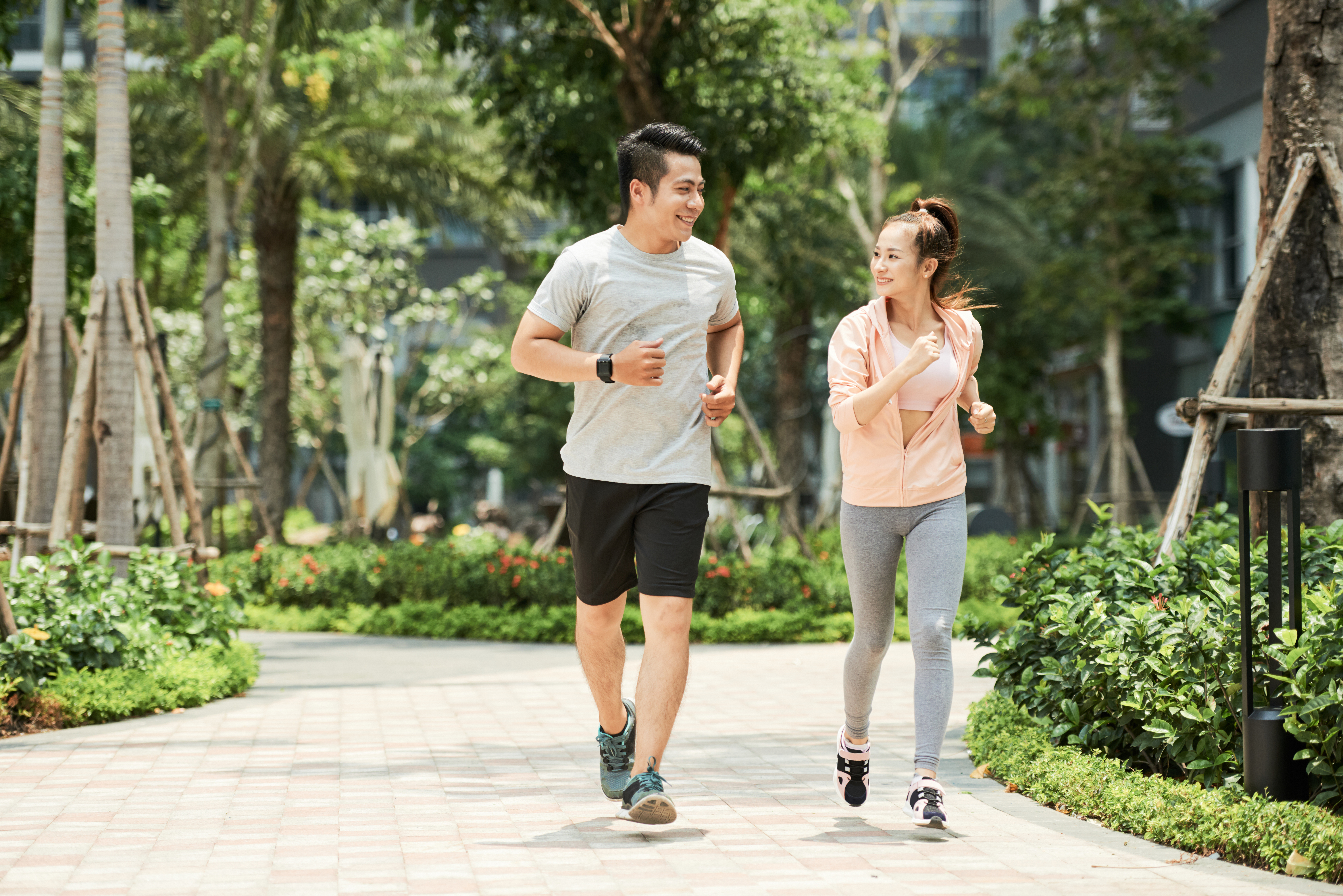 7 Alasan Japanese Walking Lebih Efektif Bakar Lemak daripada Jogging