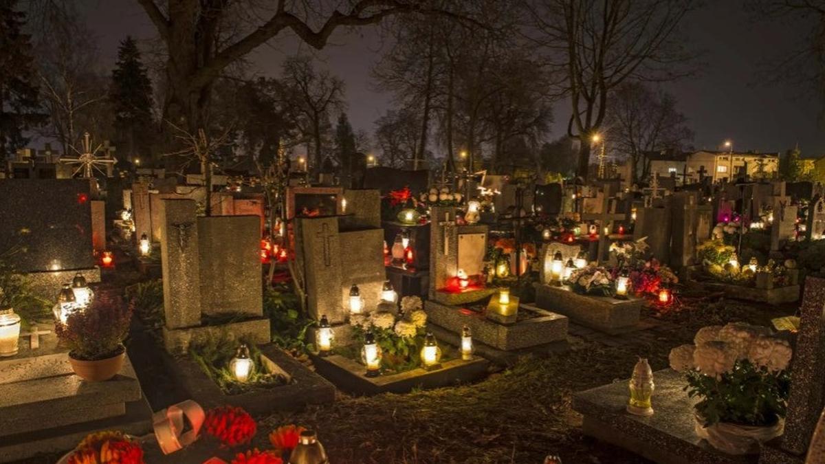 7 Fakta &amp; Makna Mendalam Hari Arwah 2 November 2025 yang Wajib Kamu Ketahui!