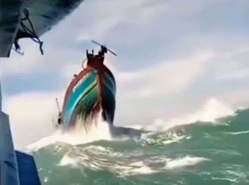 BMKG Keluarkan Peringatan Cuaca Laut Ekstrem: Gelombang Tinggi Mengancam Desember–Februari