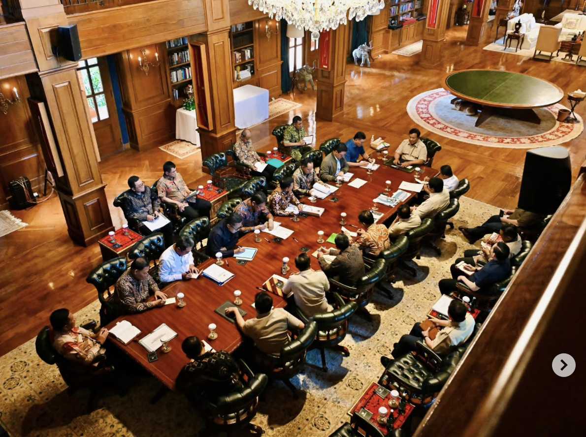 Prabowo Panggil Menteri ke Hambalang, Fokus Bencana Sumatra & Nataru